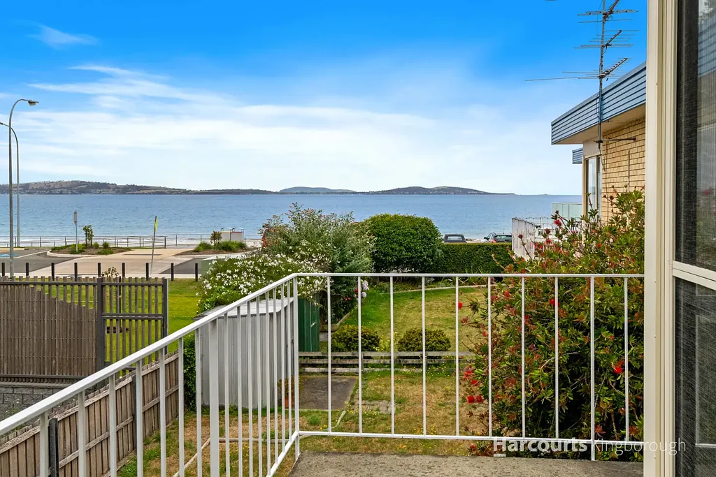 Kingston Beach 2 Bedroom Picturesque Uninterrupted Water Views