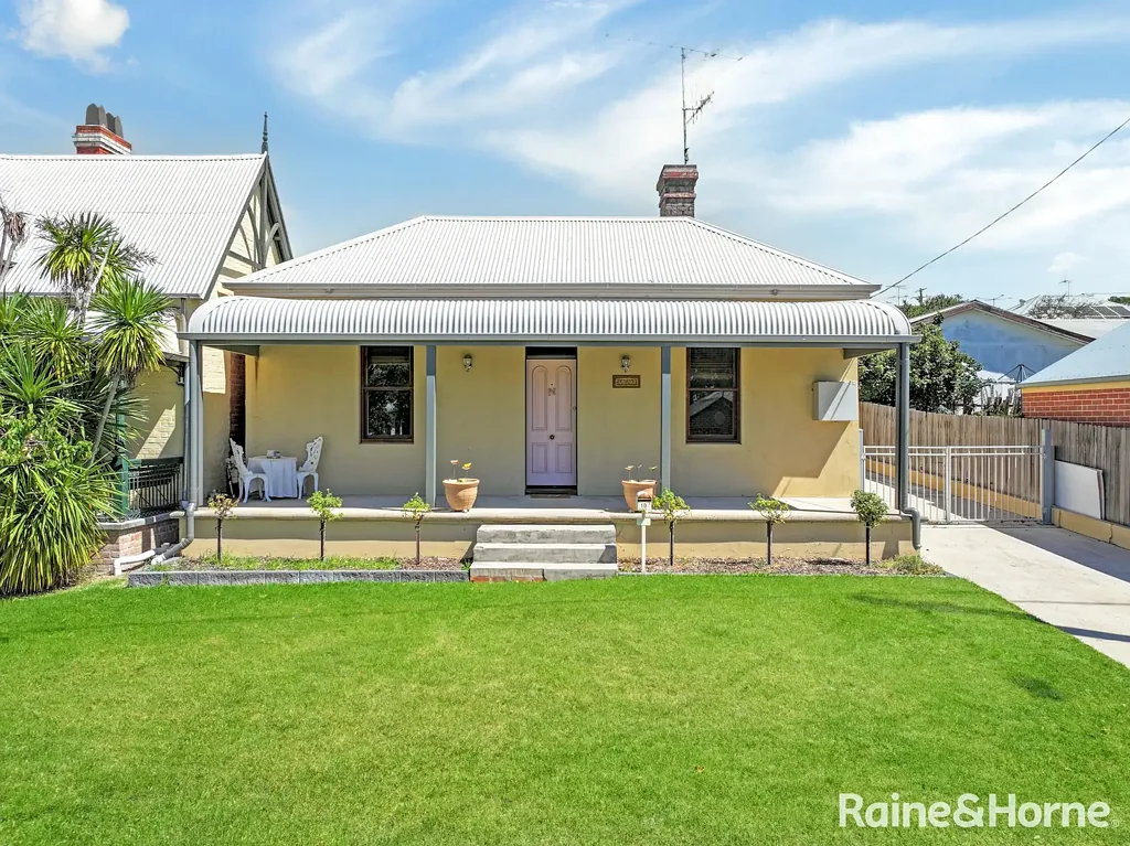 10 Park Street, Bathurst, NSW 2795