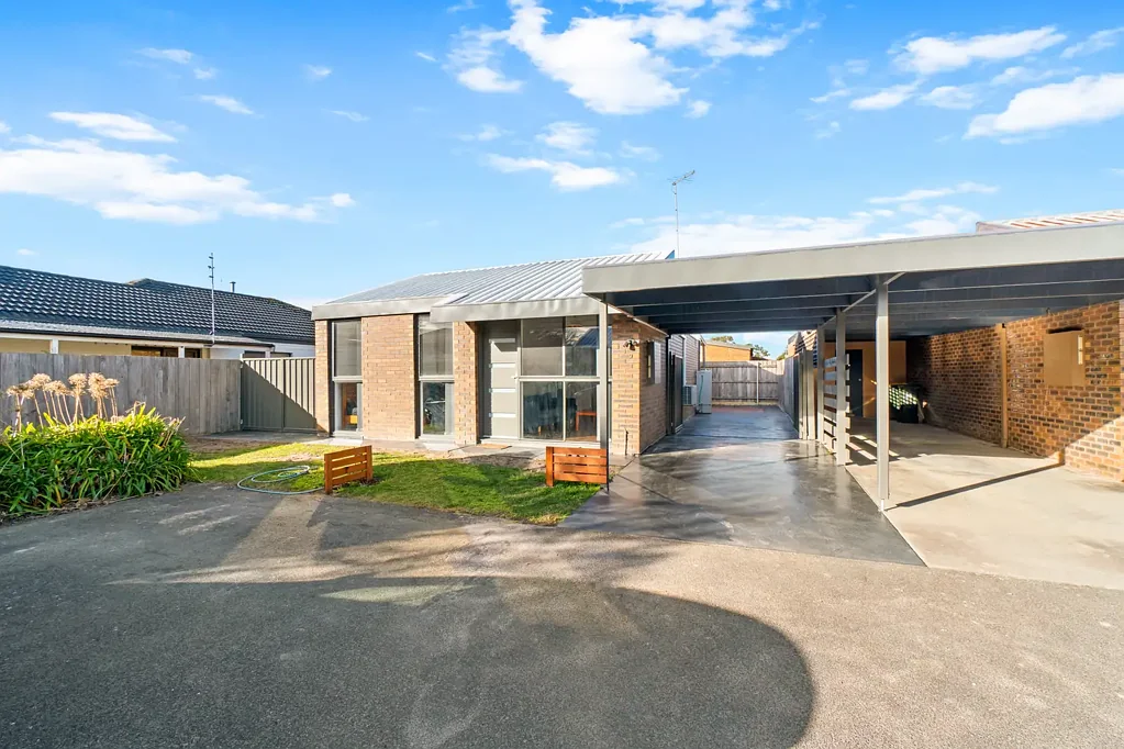 Sale 2 Bedroom High Yield Investment, Renovated Unit