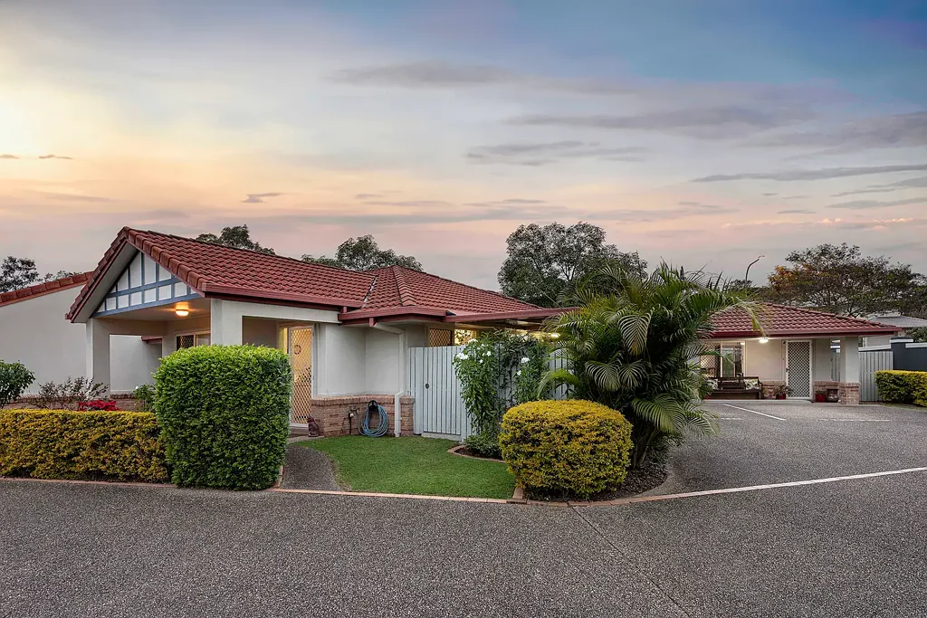 Westlake 4Zimmer One-of-a-Kind Single-Level Townhouse in Secure Gated Estate - Spacious, Stylish & Low-Maintenance Living - *Flood Free!*