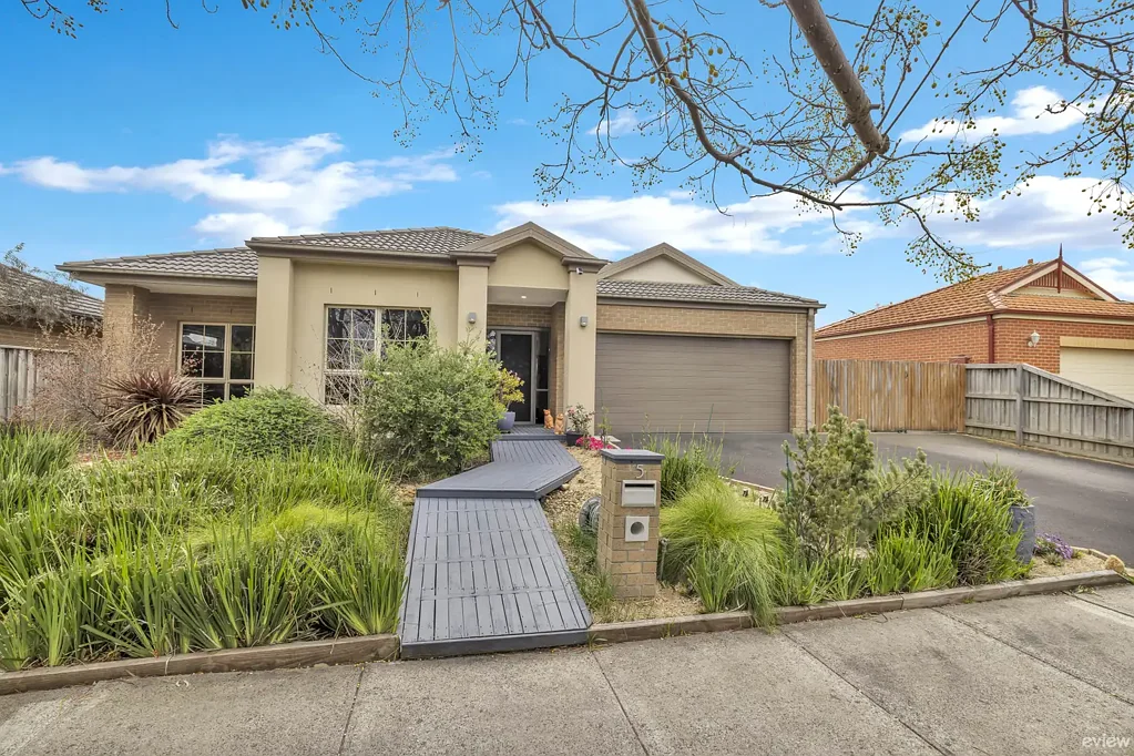 Pakenham 4ਬੈੱਡਰੂਮ 778m2 Block, Side Access Parking, Leafy Park Location