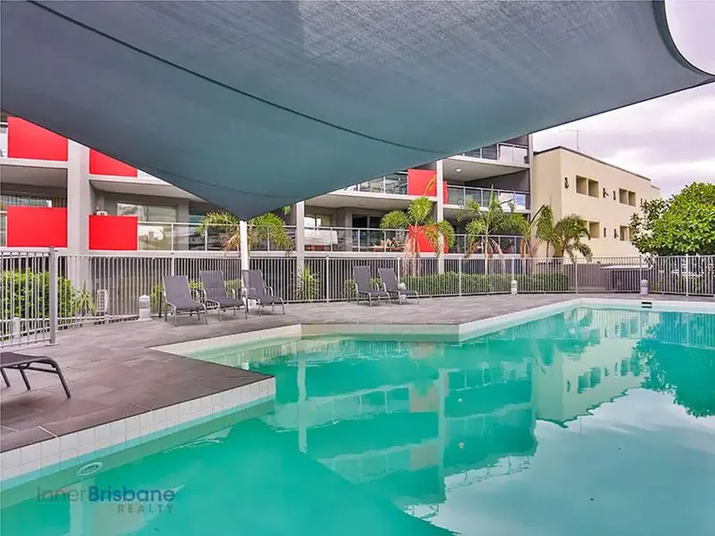 Fully Furnished 1 Bedroom Unit with Car Park
