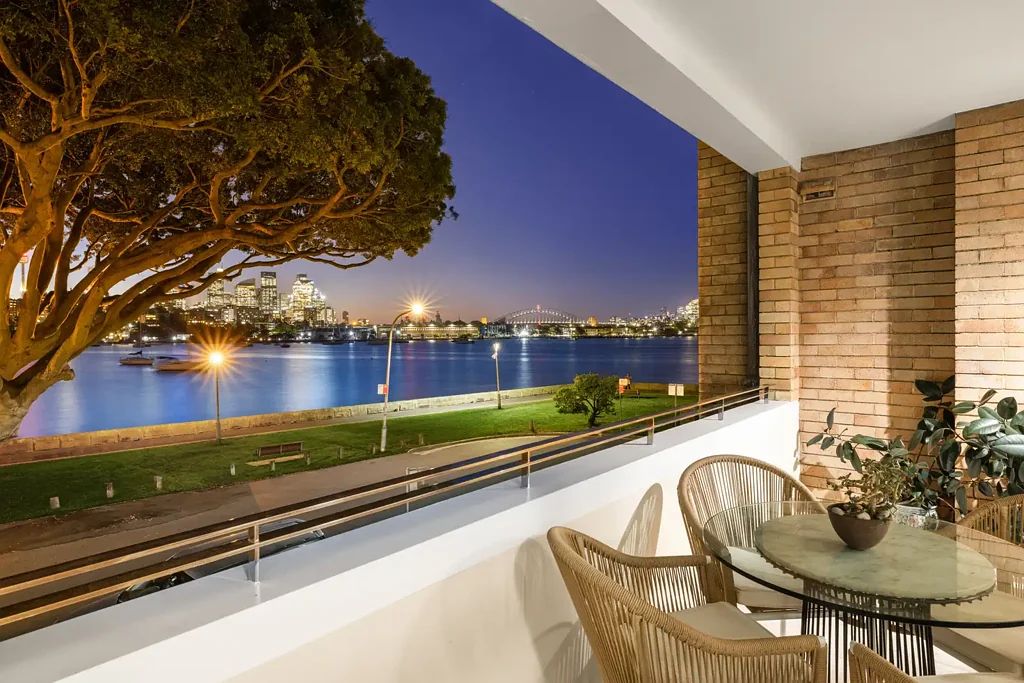 Darling Point 3 Bedroom Luxury Whole-Floor Waterfront Apartment with Panoramic Harbour & City Views