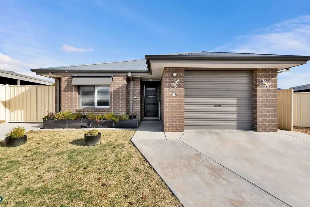 Red Cliffs Beauty-Ready to Rent!