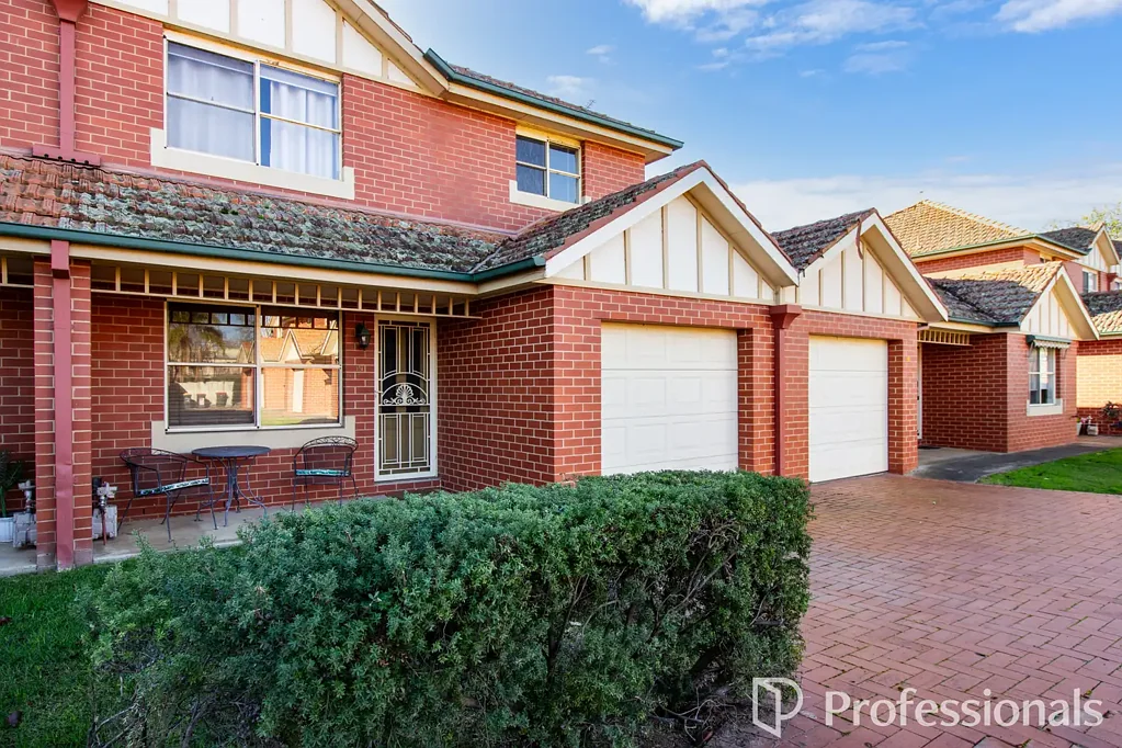 Fully Furnished Townhouse!