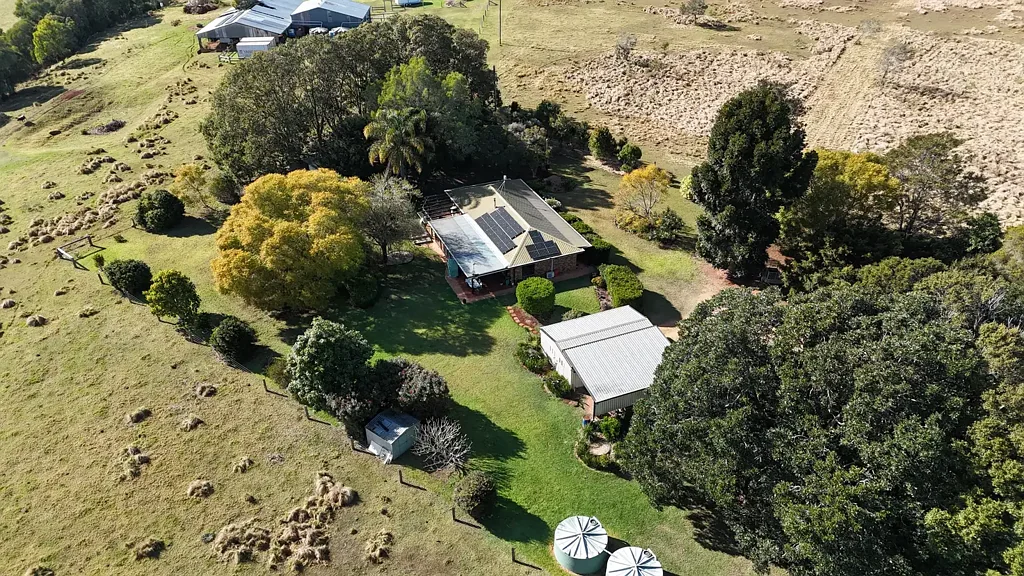 Corndale 4બેડરૂમ Beautifully Maintained Rural Home – Privacy, Space & Stunning Gardens