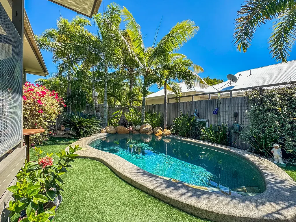 Horseshoe Bay 3 Bedroom 'Beach House'– ideal home or holiday home