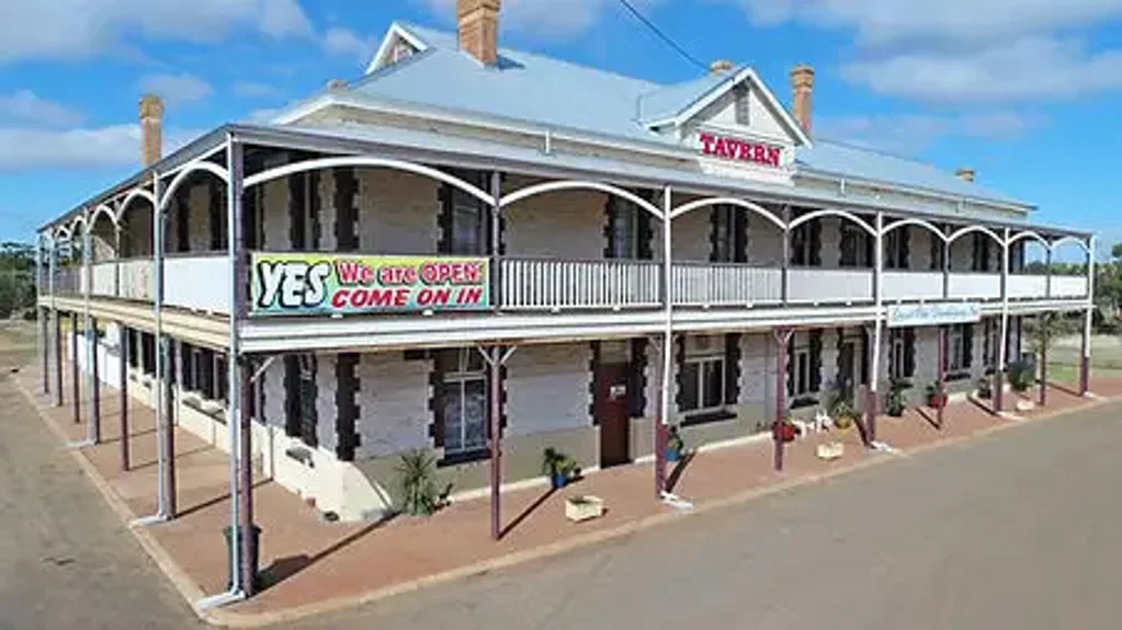 Dumbleyung Heritage listed 15 bed house with the best mancave in the Great southern.