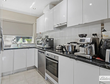 1-5/307 Vickers Road, Lavington, Riverina, 10 Kuwarto, 5 Banyo, Unit