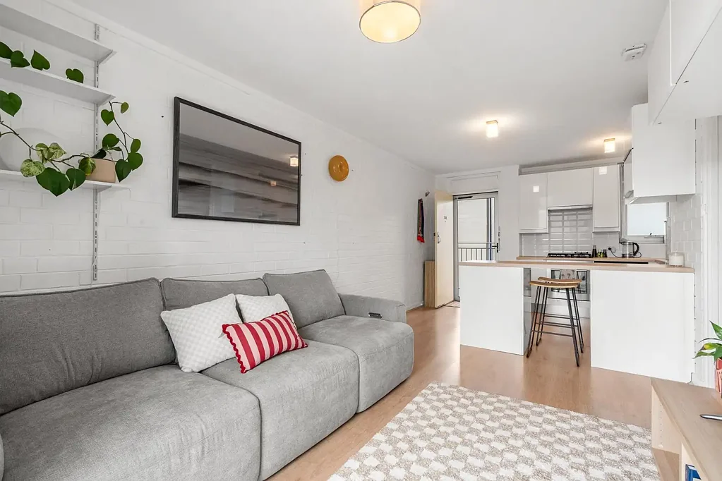 Fremantle 1 Slaapkamer Light-Filled City Pad in Fremantle's Iconic Johnson Court