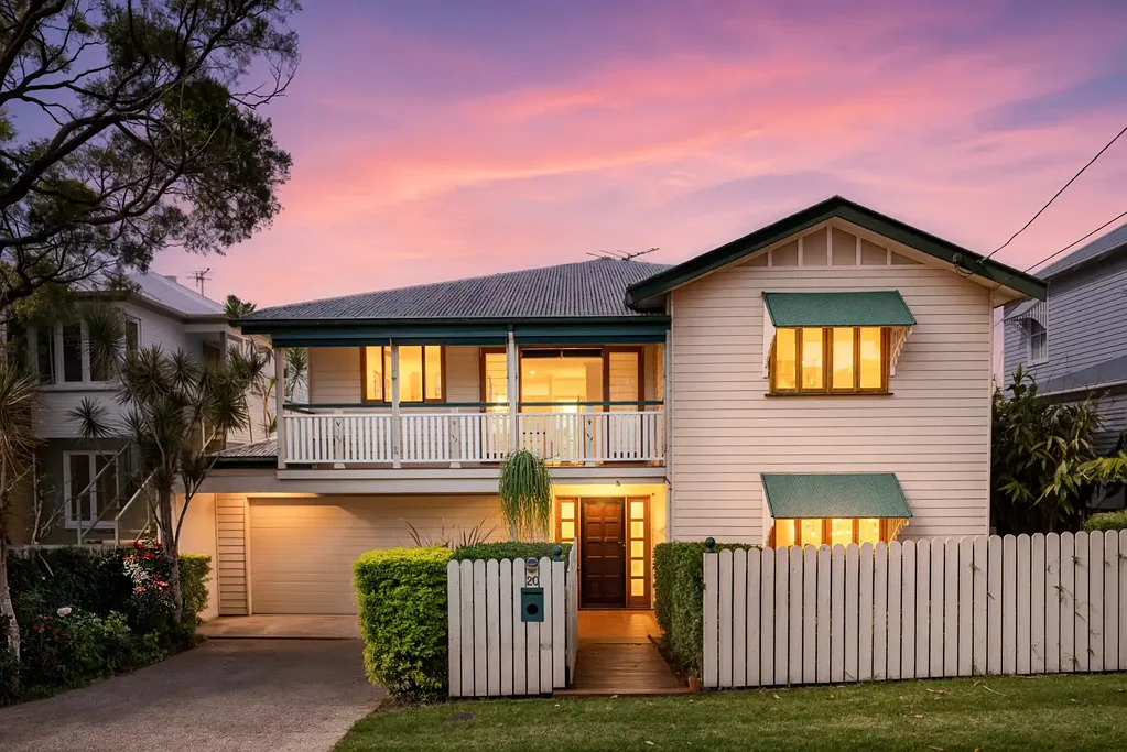 Gordon Park 4Zimmer Replica Queenslander with Family Flexibility & Dual Living Potential - Moments from Kedron Brook