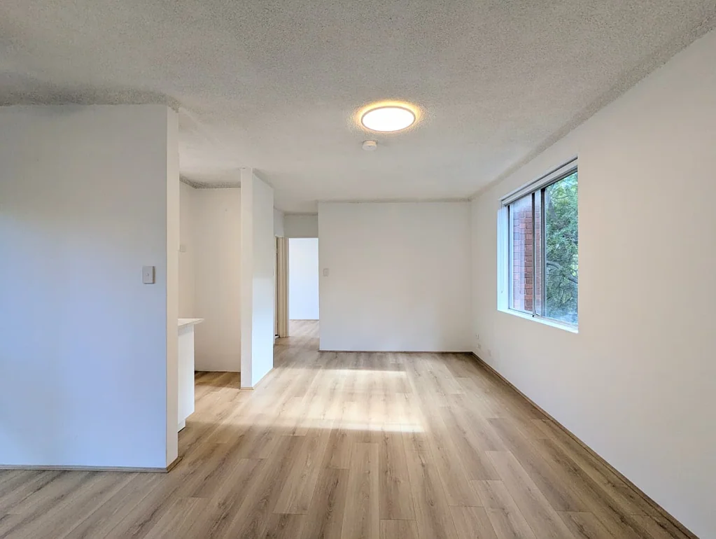 Renovated Top Floor Apartment with Leafy Outlook & Outstanding Convenience