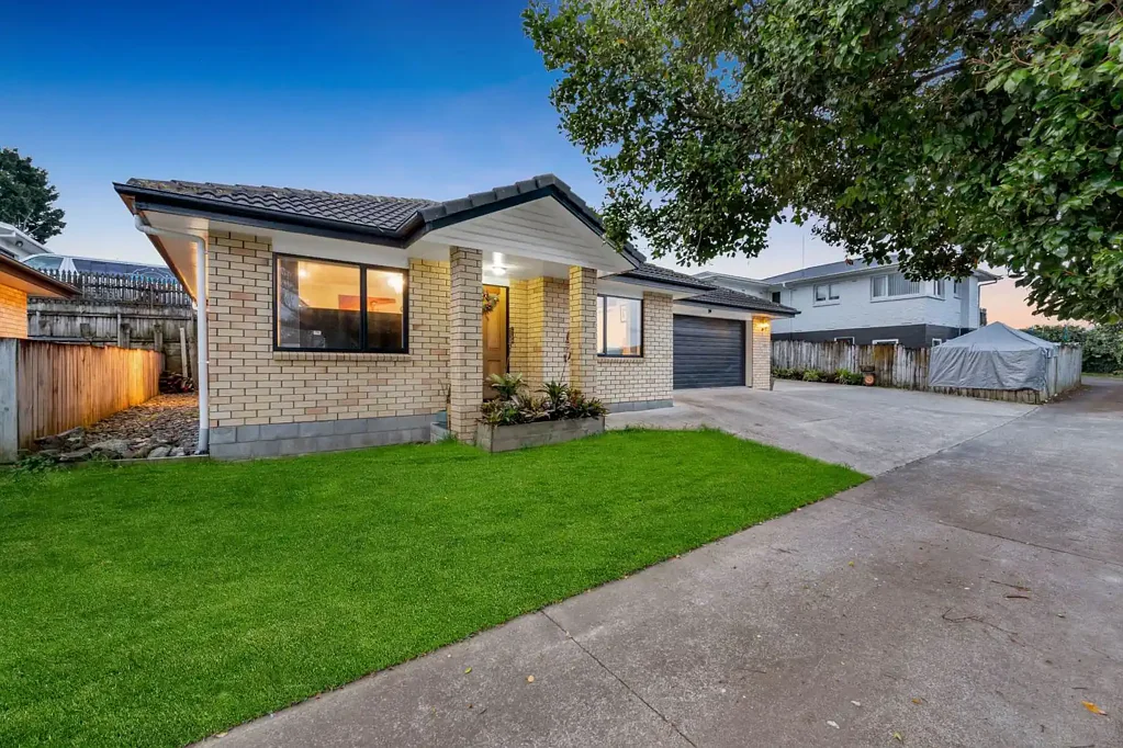 Manurewa 4 Bedroom Brick And Tile Beauty