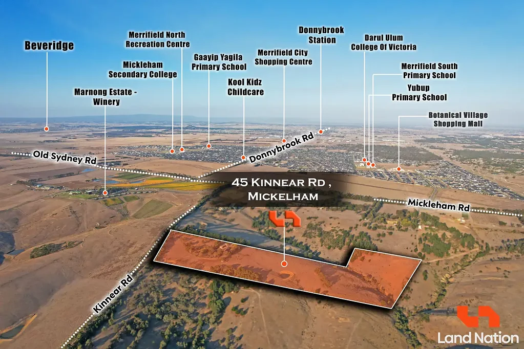 Mickleham 30英亩豪华庄园 乡村生活与城市便利完美融合 经营Airbnb或农业 多功能棚屋 牧场围栏基础设施 宽敞5卧室房屋 阳光起居区 美景露台 距离墨尔本CBD仅40公里 Merrifield City购物中心近在咫尺 丰富教育资源 家庭友好社区 高增值投资机会 Exceptional 30-Acre Lifestyle Estate - Where Country Charm Meets Modern Luxury