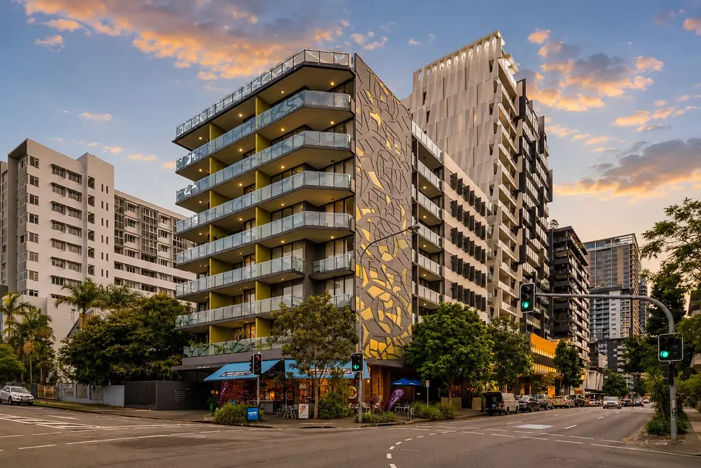 South Brisbane 2ห้องนอน Elevated Corner Position with City & Parkland Views!