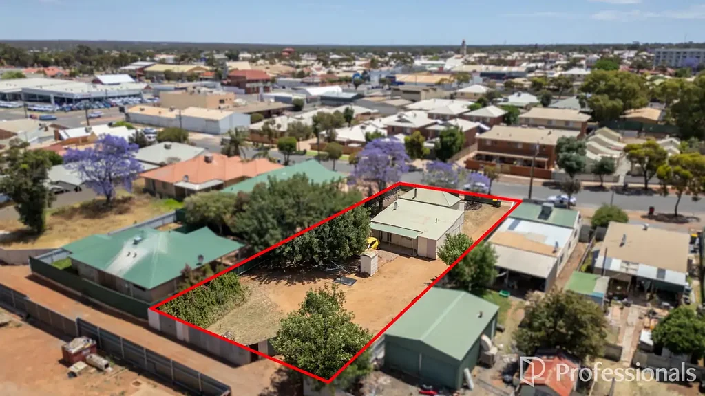Kalgoorlie 2Kwarto Endless Opportunities: Kalgoorlie Fixer-Upper with Development Potential!