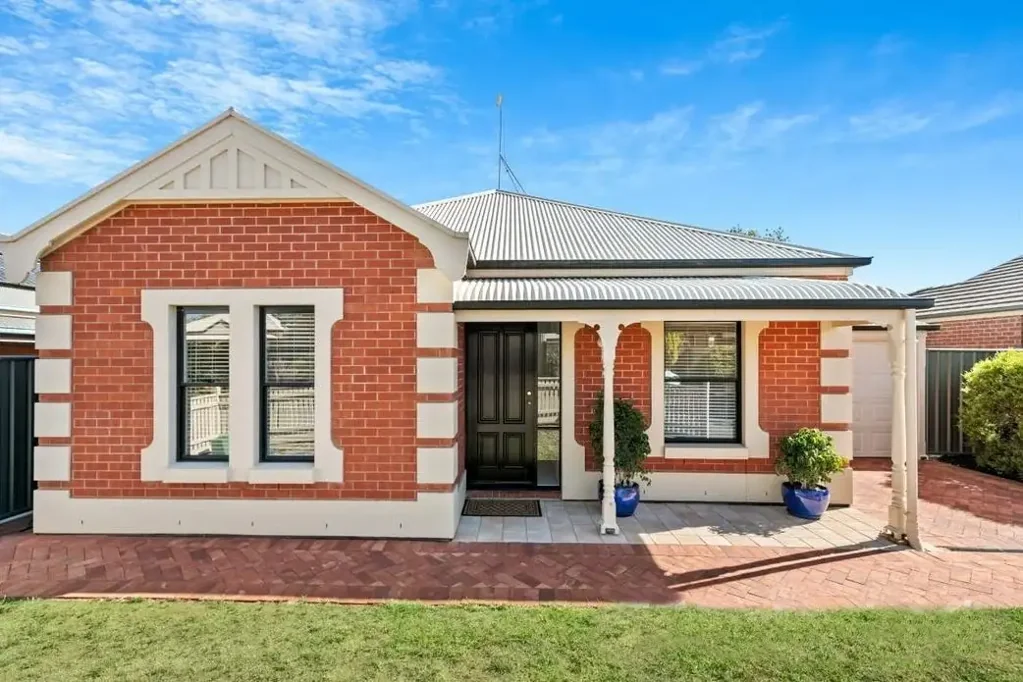 Enjoy Spacious Open Plan Living in a Quiet Street!