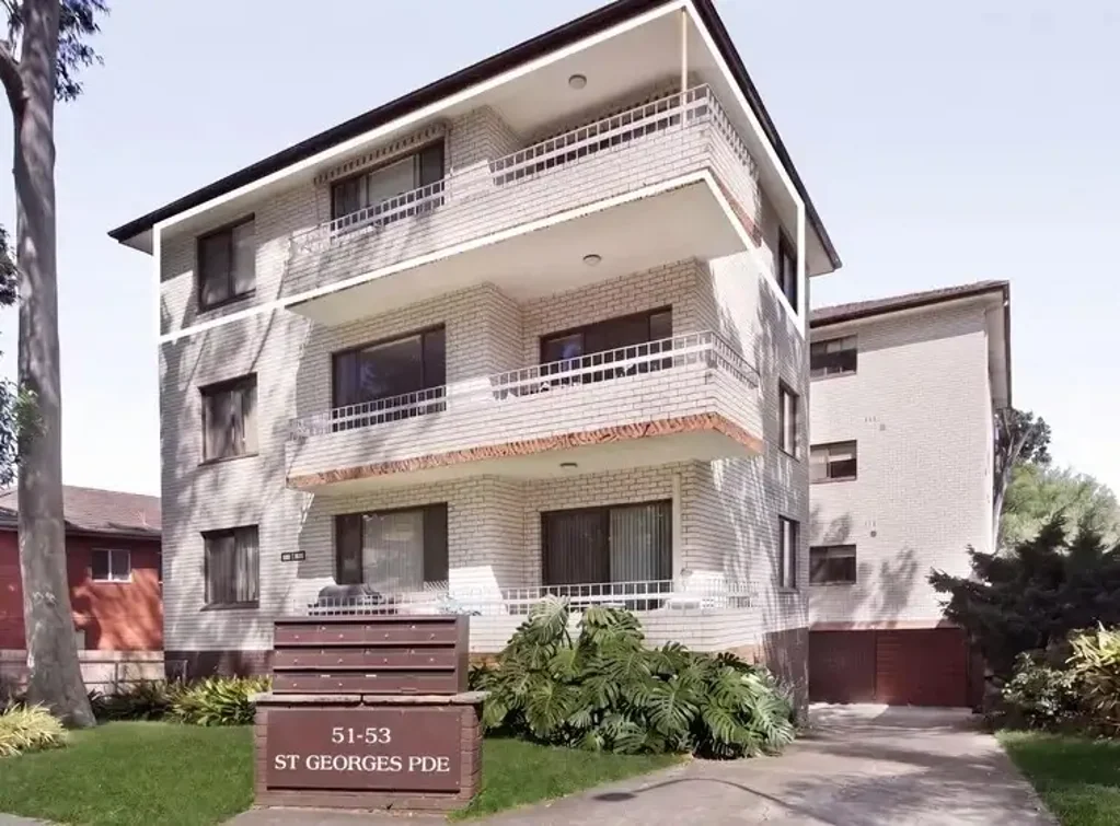 LOVELY THREE BEDROOM APARTMENT IN A GREAT LOCATION