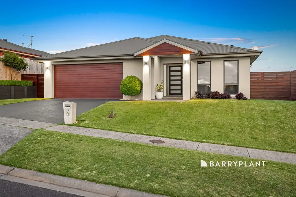 11 Mayfair Drive, Drouin, VIC 3818
