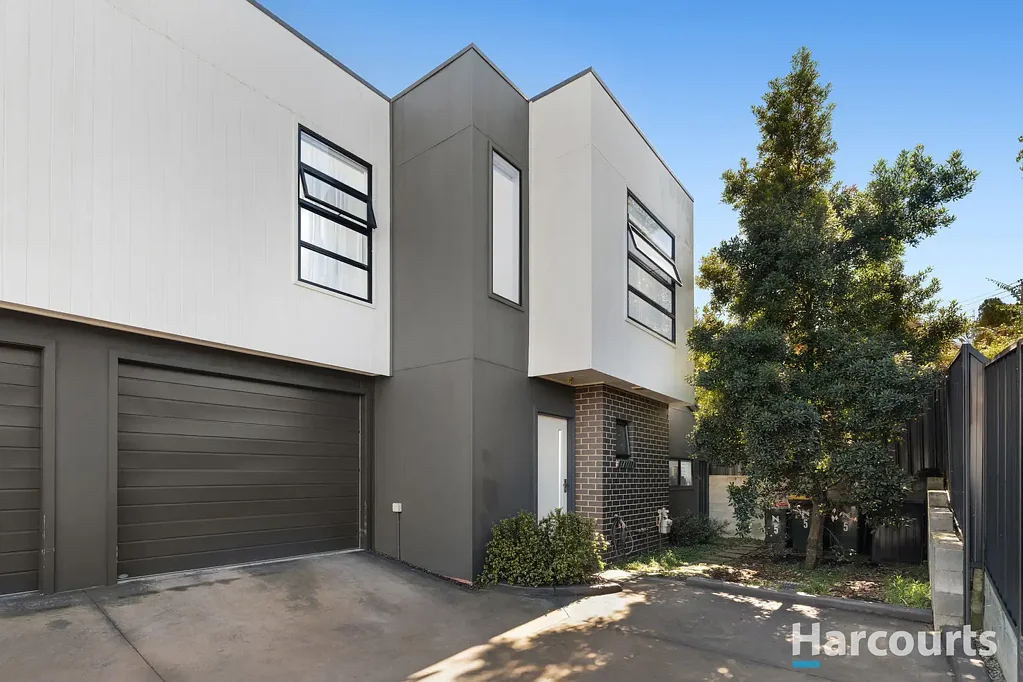Elermore Vale 3બેડરૂમ Contemporary townhouse with convenience front and centre