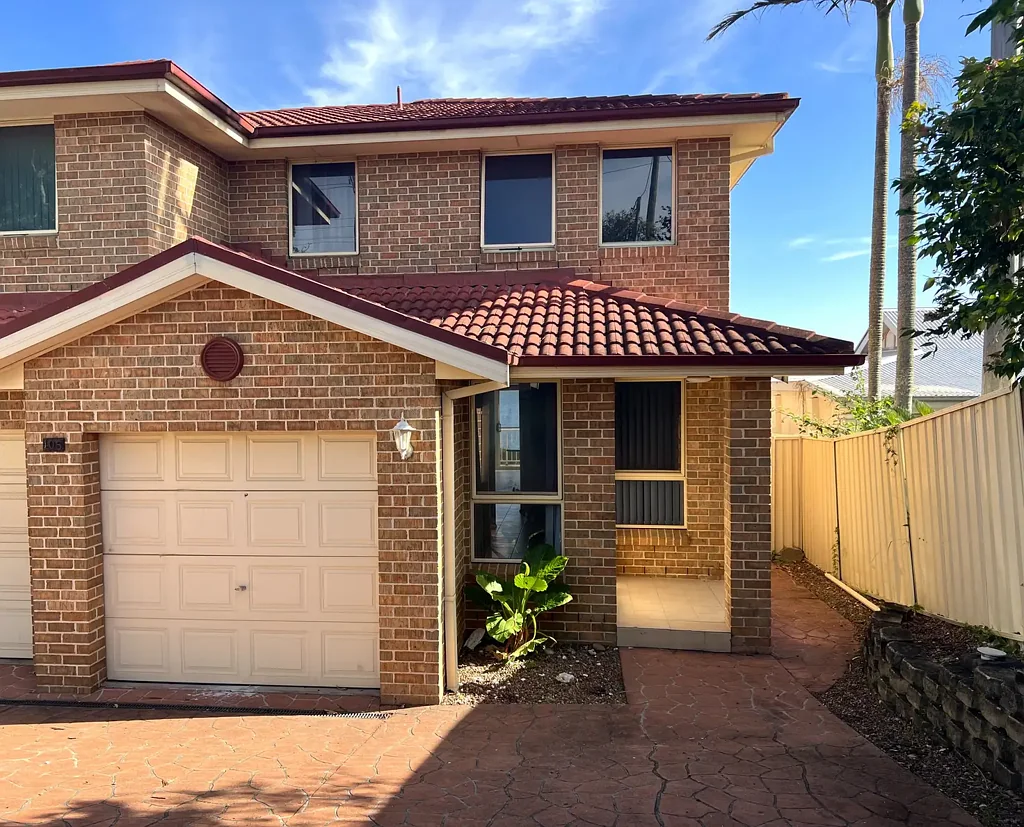 Well Presented Townhouse with Water Views!!