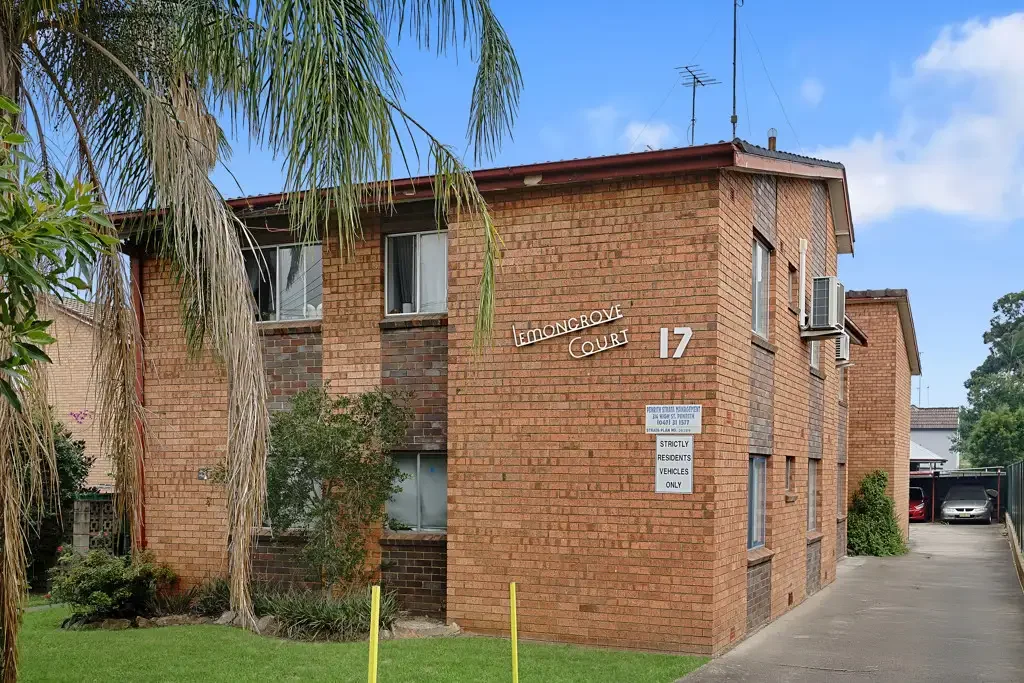 Freshly Painted Unit in Penrith!