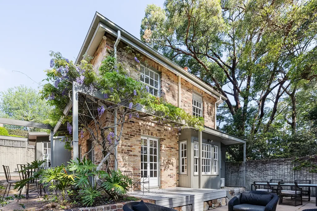 Edgecliff 3Moenga Rare freestanding home in an exceptional park-side setting