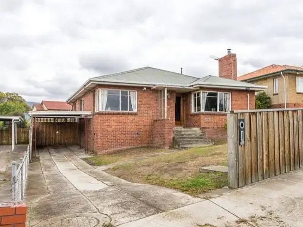 Derwent Park 3chambre Brick House for Sale at 420 Brooker Highway, Derwent Park, TAS-7009 - Includes 40sqm Rumpus Room (Ideal for Extra Income)