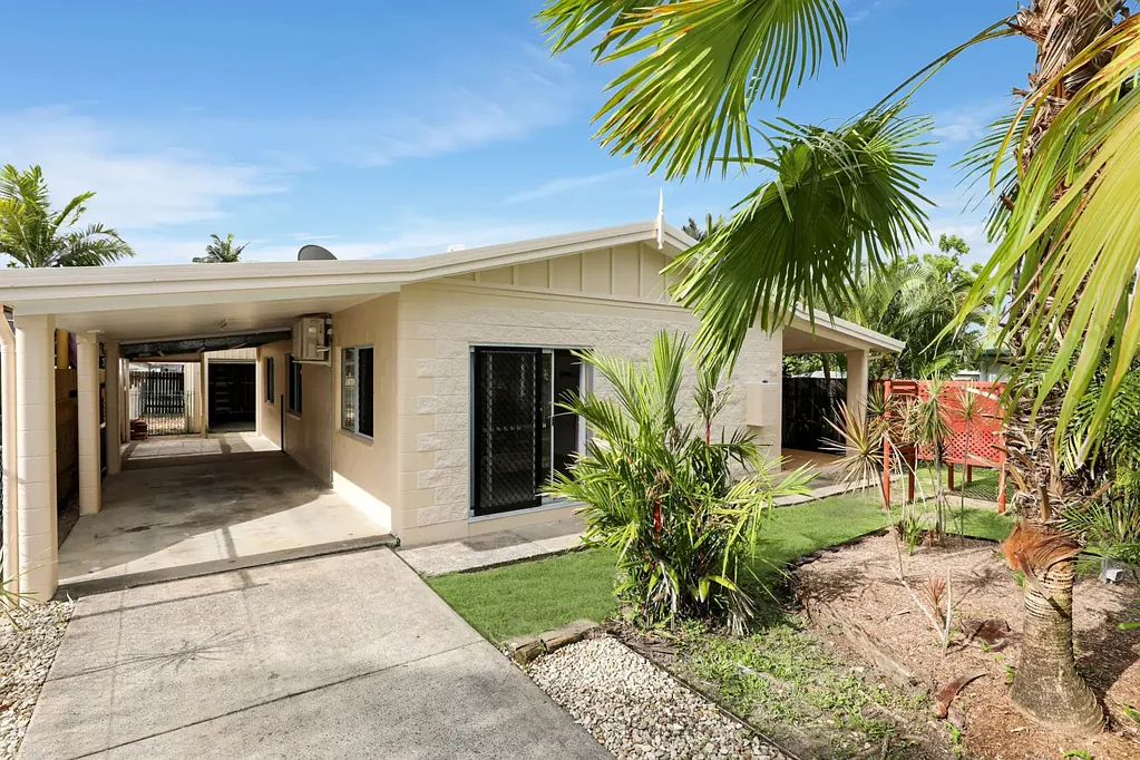 Comfortable Home with Pool, Patio & Powered Shed