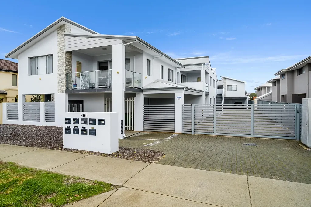 Cloverdale 2 Slaapkamer SUPERB 2 X 2 APARTMENT IN PRIME LOCATION
