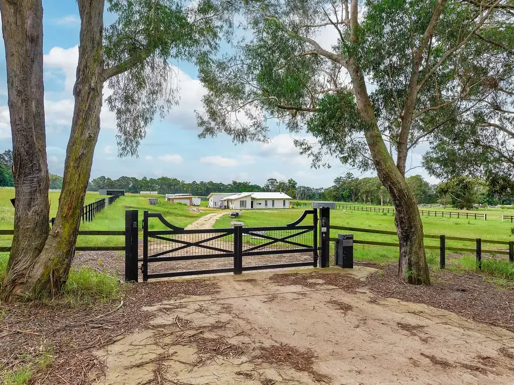 Lakesland 3 Slaapkamer 10 Acre* Corner Parcel with Modern Family Home