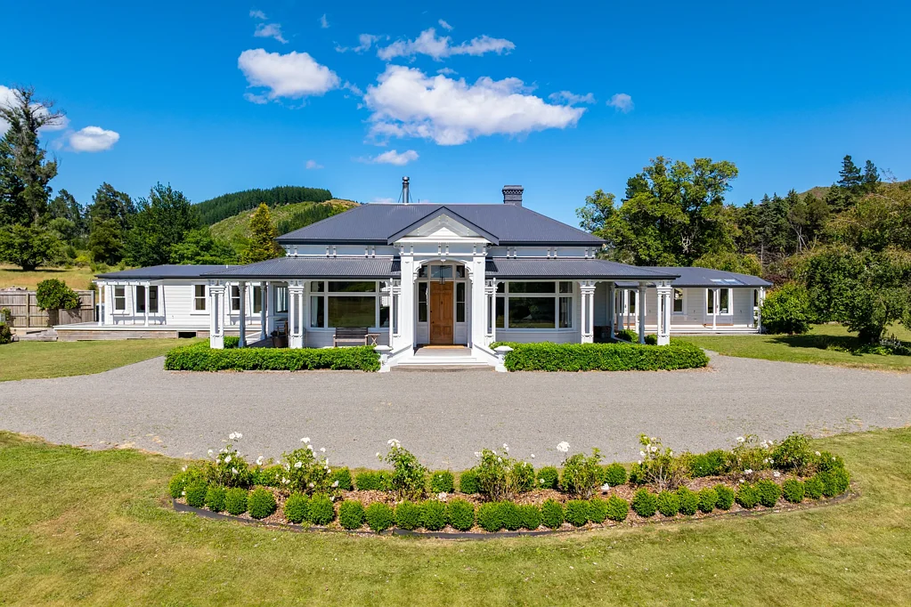 Renwick 6ਬੈੱਡਰੂਮ Majestic home and income