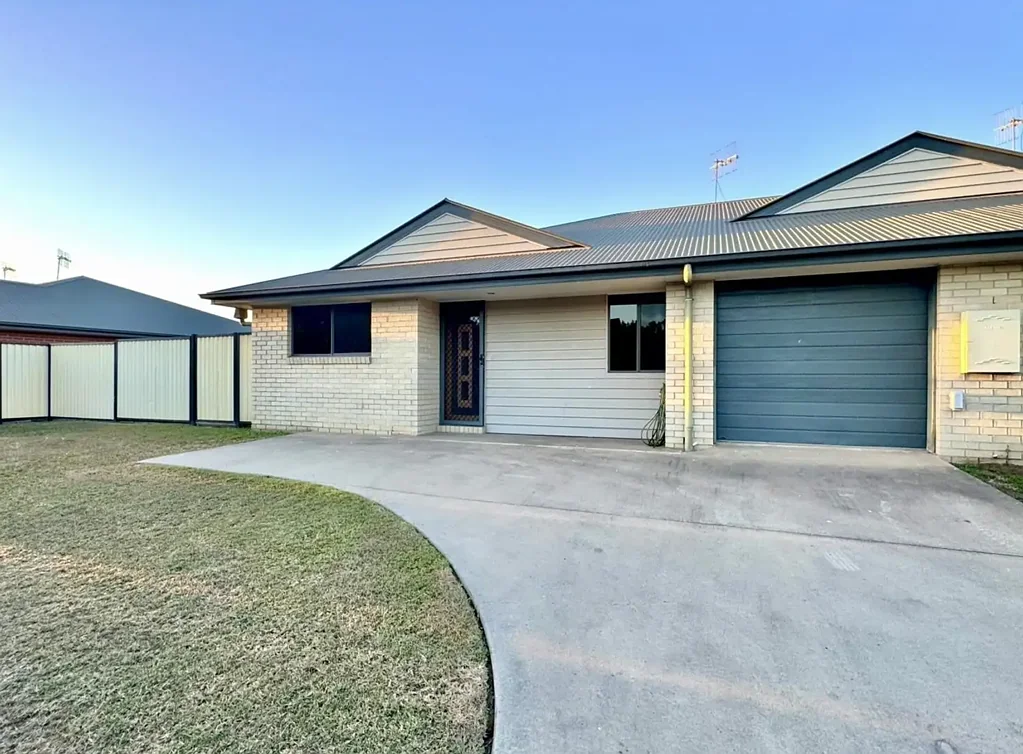 Moranbah 3房  MODERN TOWNHOUSE WITH NO BODY CORPORATE FEES & YOUR OWN PRIVATE YARD