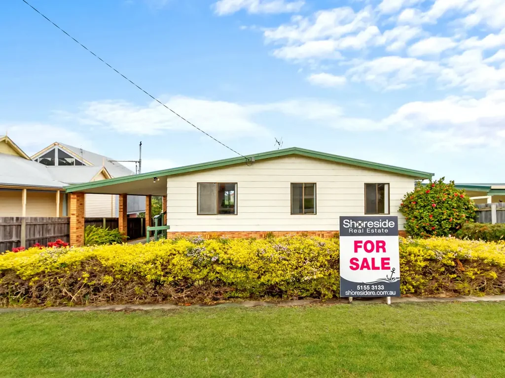 Lakes Entrance 3 Bedroom Conveniently Situated Near the Golf Course