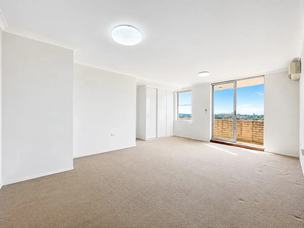 Light & Bright Apartment in Convenient Location ** Available 04/07/26 **