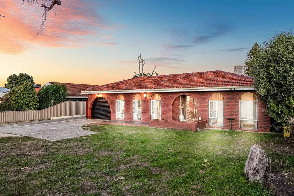 Thornlie 4ਬੈੱਡਰੂਮ Family Living with Space, Character & Convenience