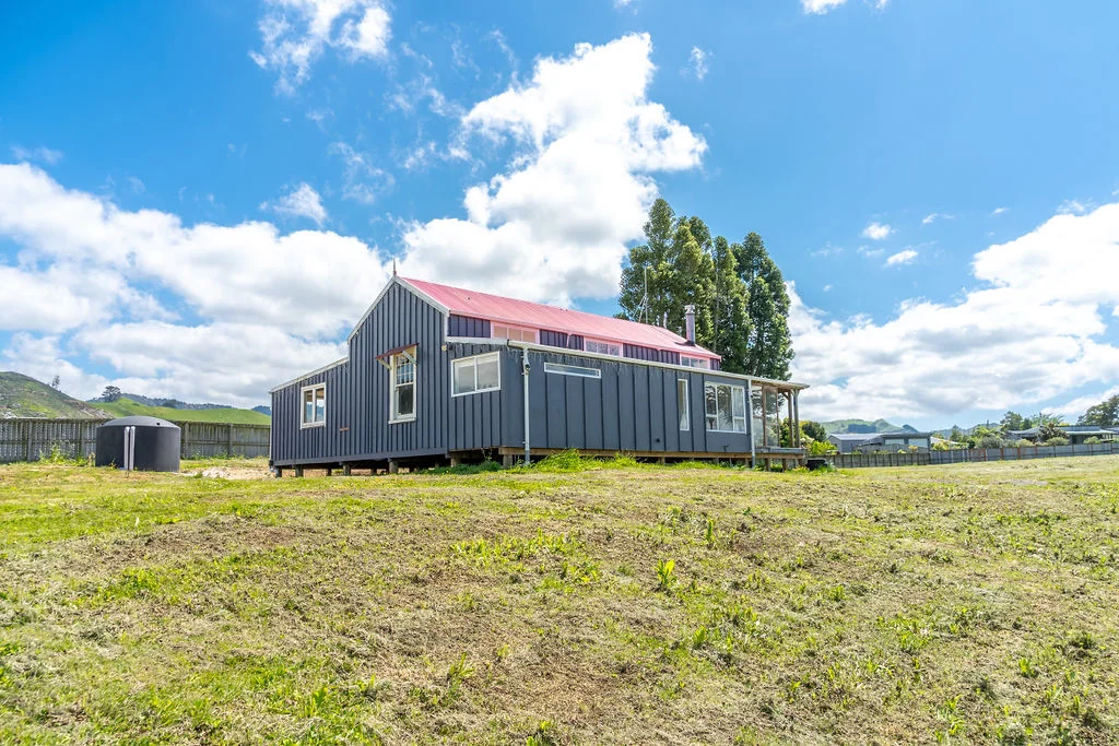 Waihi 2房 重磅机遇！坚固住宅待翻新，1,207㎡稀缺地块！首次置业者/投资者良机，业主诚邀所有出价！ Your Next Project, Your Perfect Reward.