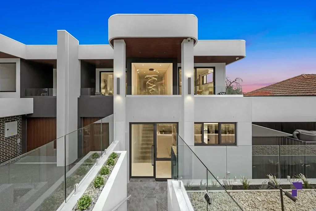 Mount Lewis 5ห้องนอน Sophisticated home fuses architectural elegance with resort-inspired living