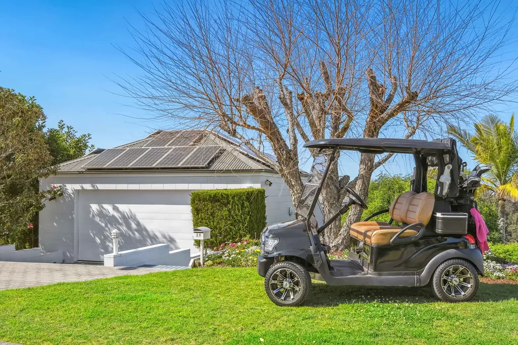 Tallwoods Village 3Zimmer Golf Heaven and investment opportunity. Vendor will sell fully furnished ready to Air B&B!!