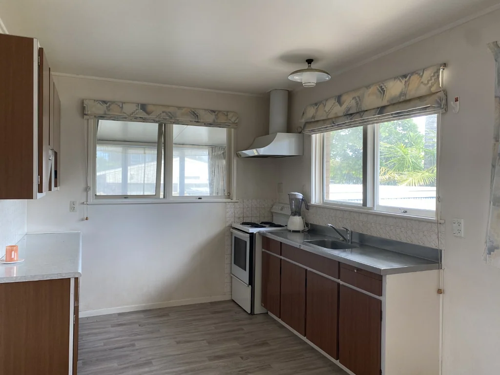 1 Archmillen Ave, Pakuranga 2 bedrooms, 1 bathroom
