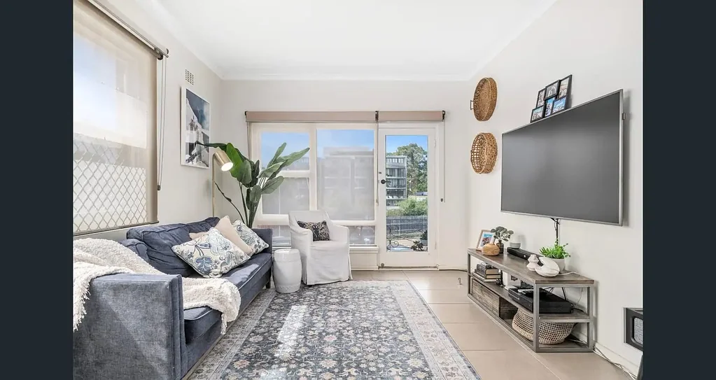 Convenience plus, walking distance to shops and Train Station- (OPEN HOUSE: SATURDAY 9:00-9:15AM)