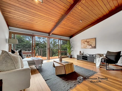 Cardiff Heights 5房  Character, Space & Bushland Serenity