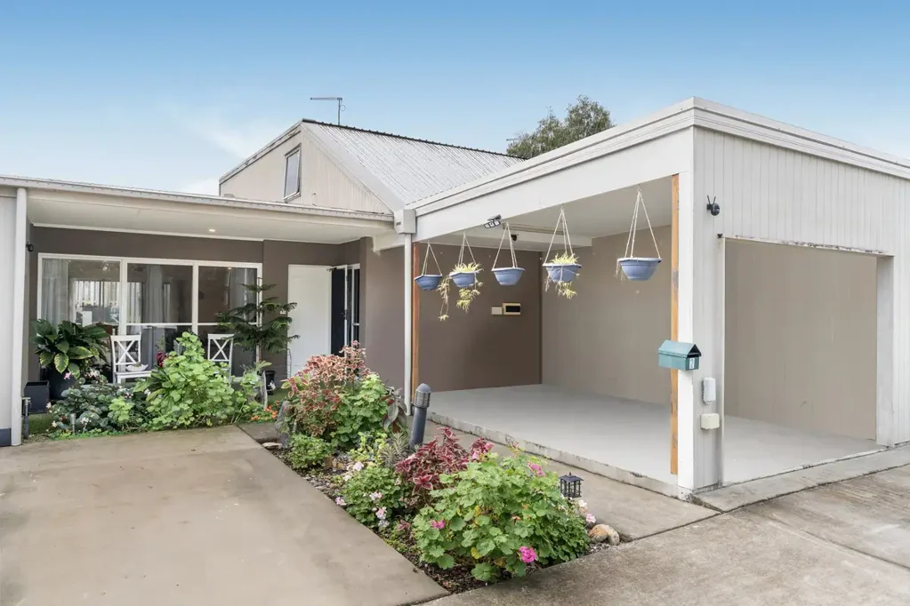 Loganlea 3ห้องนอน Modern Living in a Quiet, Convenient Location