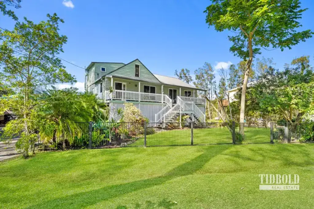 32 Pear Street, Redland Bay, QLD 4165