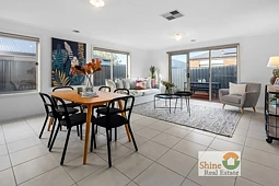 21 Benedetto Crescent, Cranbourne East