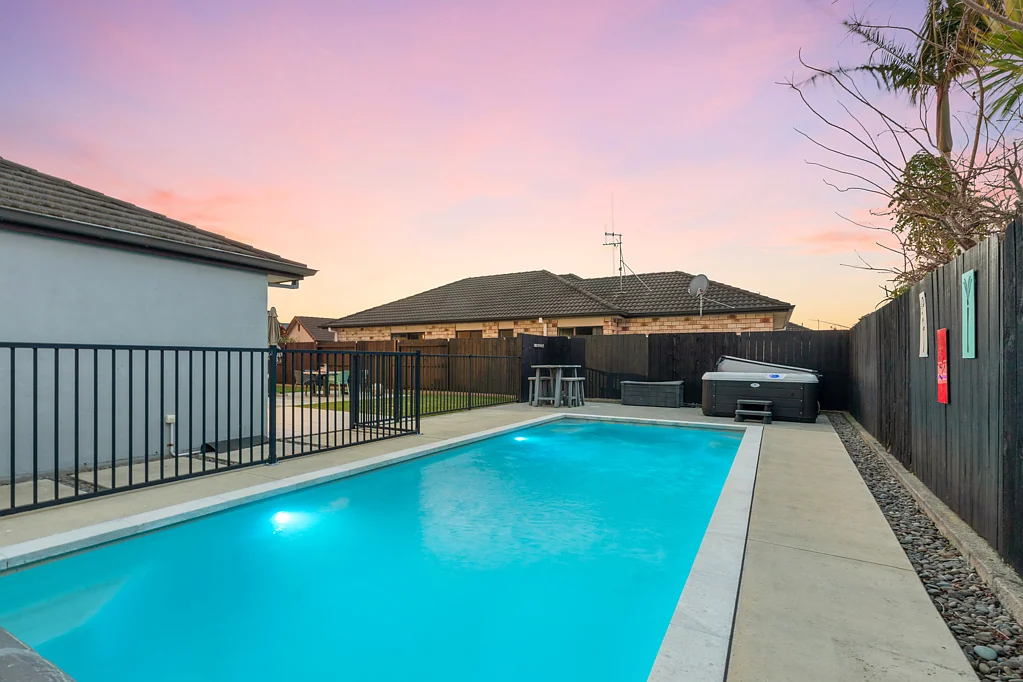 Papamoa 4બેડરૂમ THE OWNERS HAVE PURCHASED — THIS HOME MUST BE SOLD