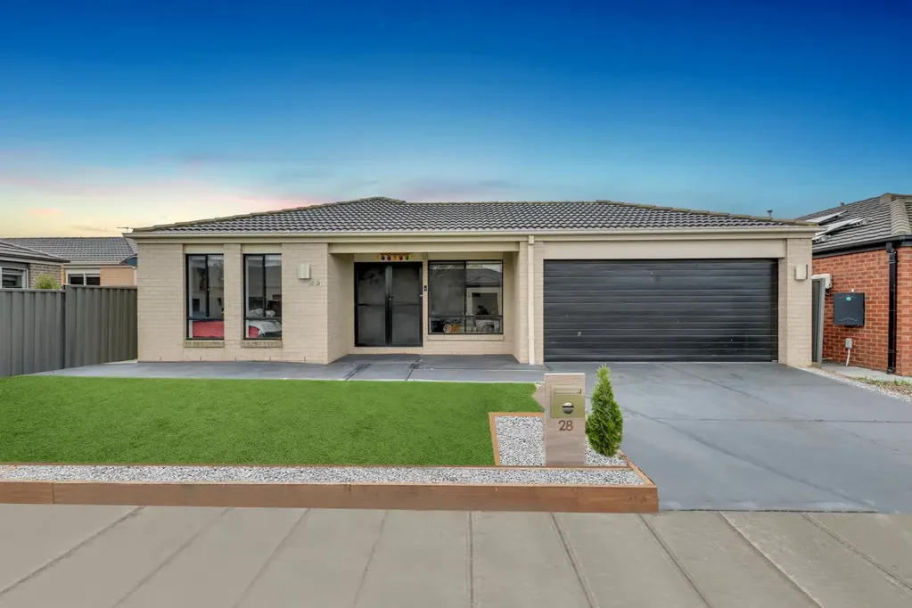 A Perfect Lifestyle Property close  to all the amenities !!