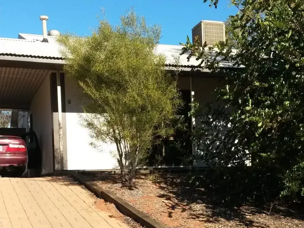 Neat & Tidy 3-Bedroom Home with Spacious Backyard - Roxby Downs