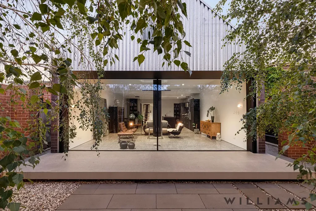 Parkside 3침실 ARCHITECTURALLY CRAFTED CONTEMPORARY RESIDENCE C.2021