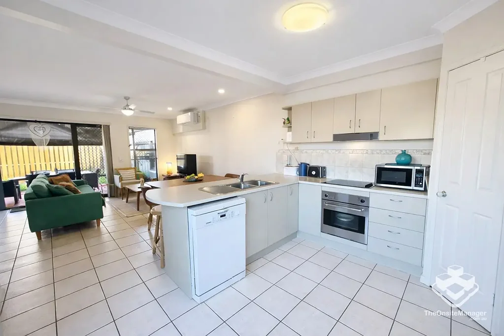 Sippy Downs 3房  Spacious Townhouse in Great Location!